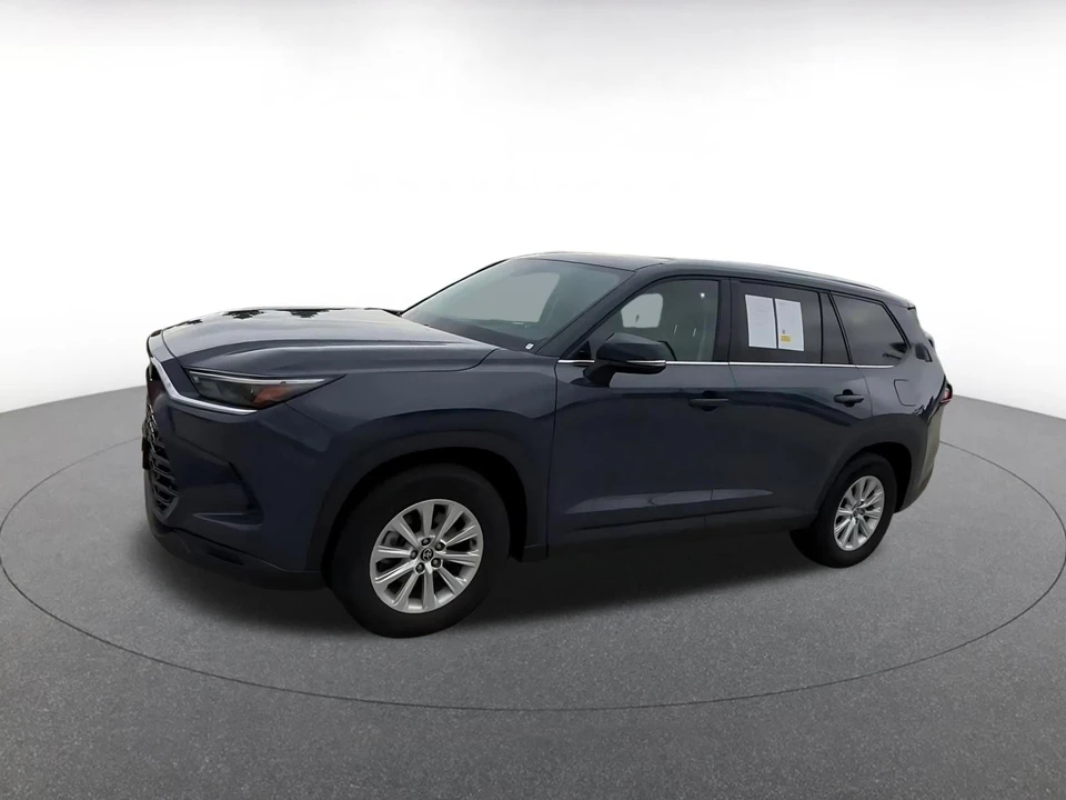 2025 Toyota Highlander - Image 9 of 31