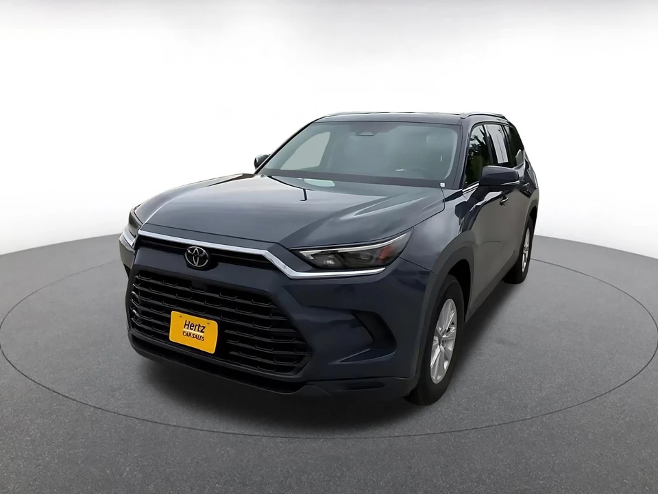 2025 Toyota Highlander - Image 8 of 31