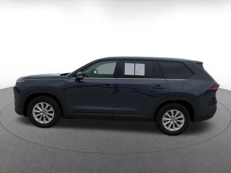 2025 Toyota Highlander - Image 11 of 31