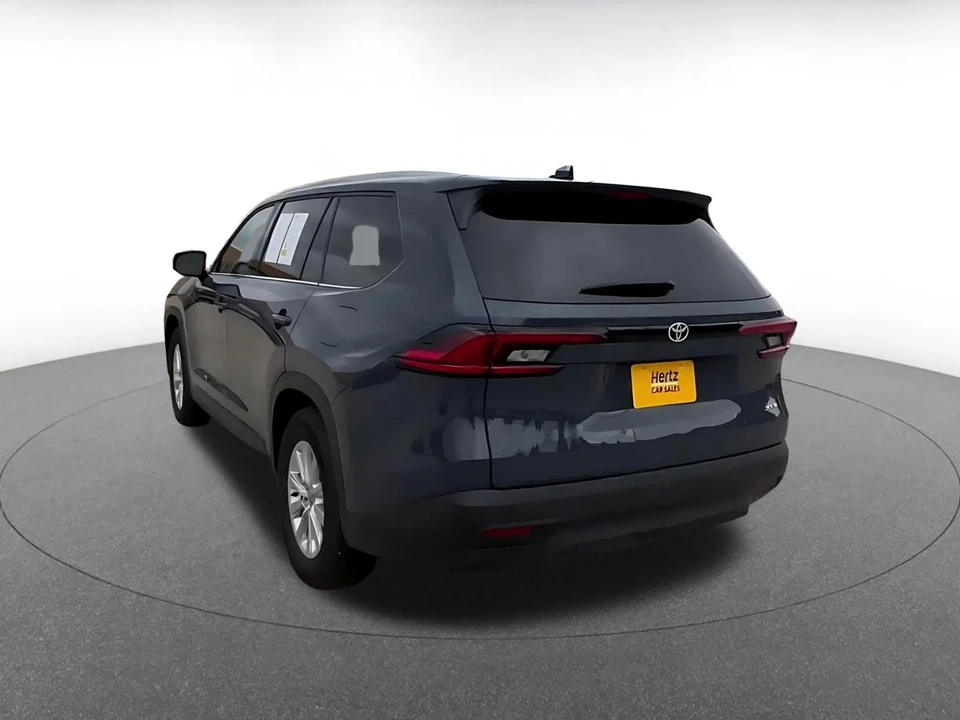 2025 Toyota Highlander - Image 13 of 31