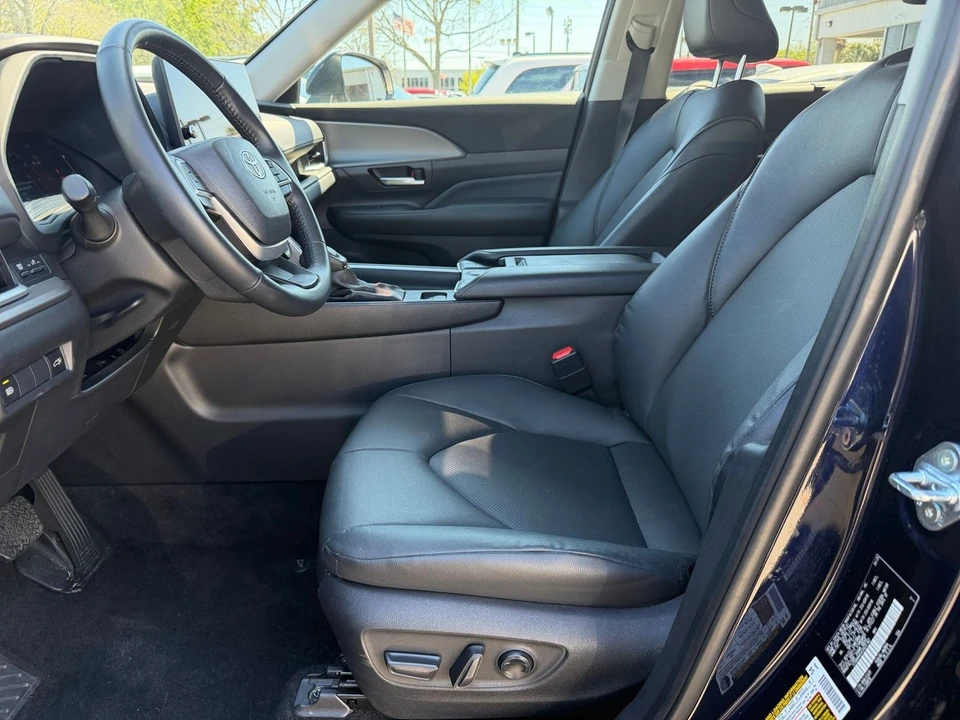 2025 Toyota Highlander - Image 22 of 31