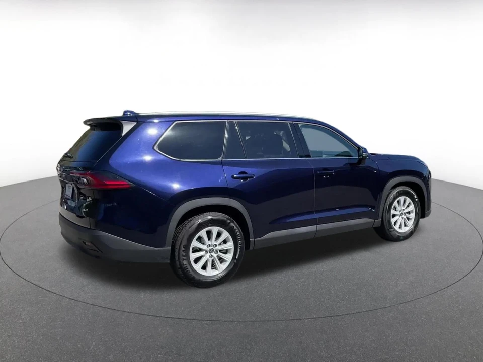2025 Toyota Highlander - Image 11 of 31
