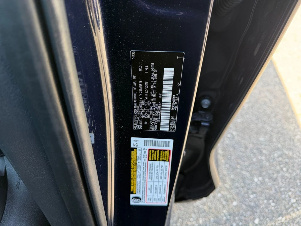 2025 Toyota Highlander - Image 25 of 31