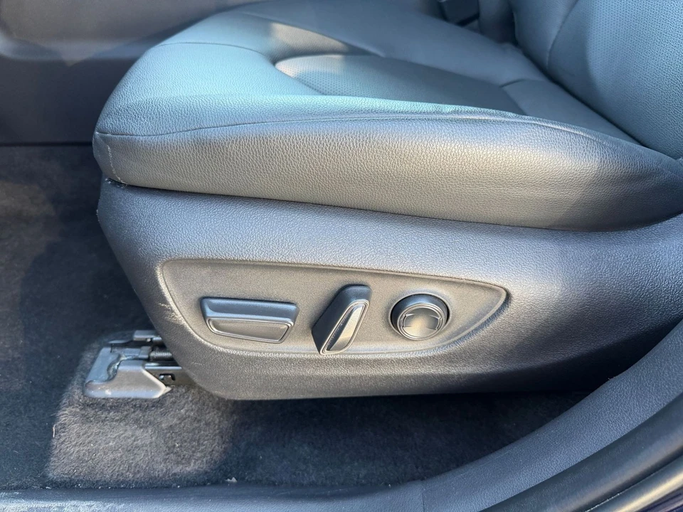 2025 Toyota Highlander - Image 18 of 31