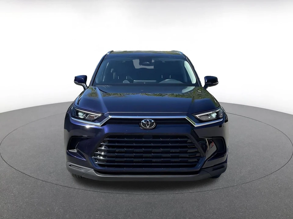 2025 Toyota Highlander - Image 3 of 31