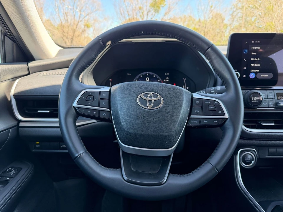 2025 Toyota Highlander - Image 23 of 31
