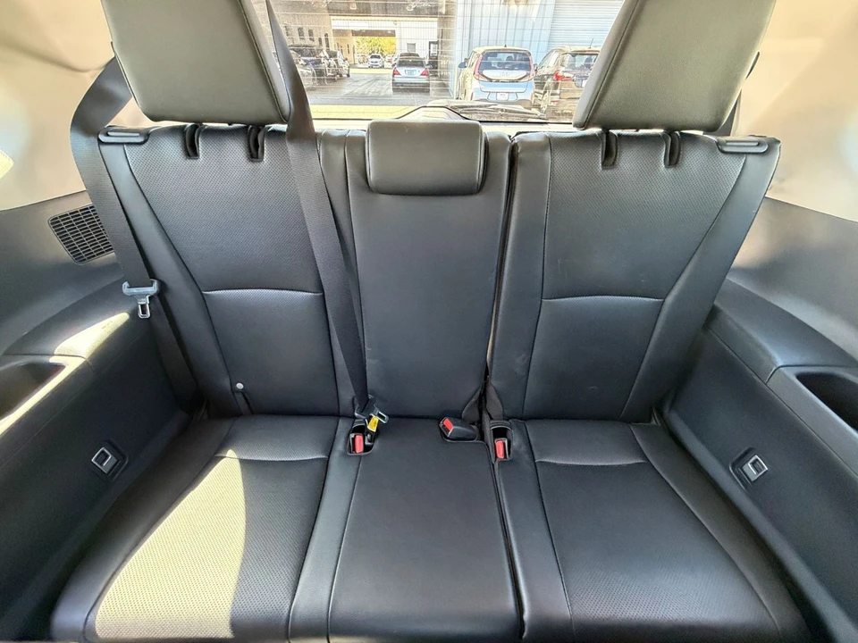 2025 Toyota Highlander - Image 24 of 31