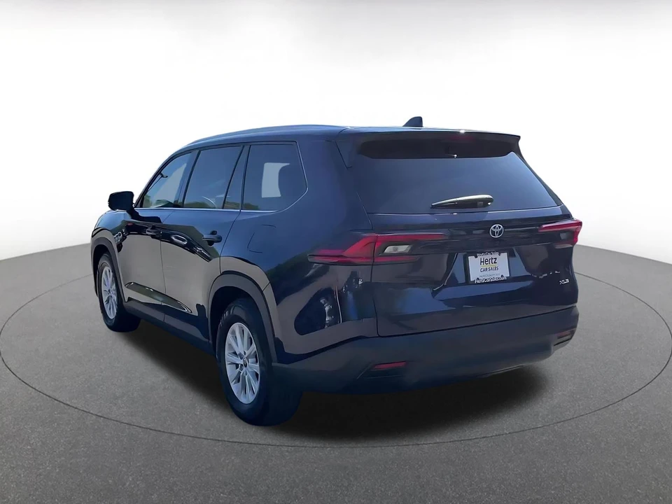 2025 Toyota Highlander - Image 8 of 31
