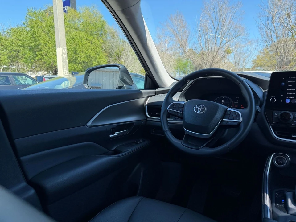 2025 Toyota Highlander - Image 30 of 31