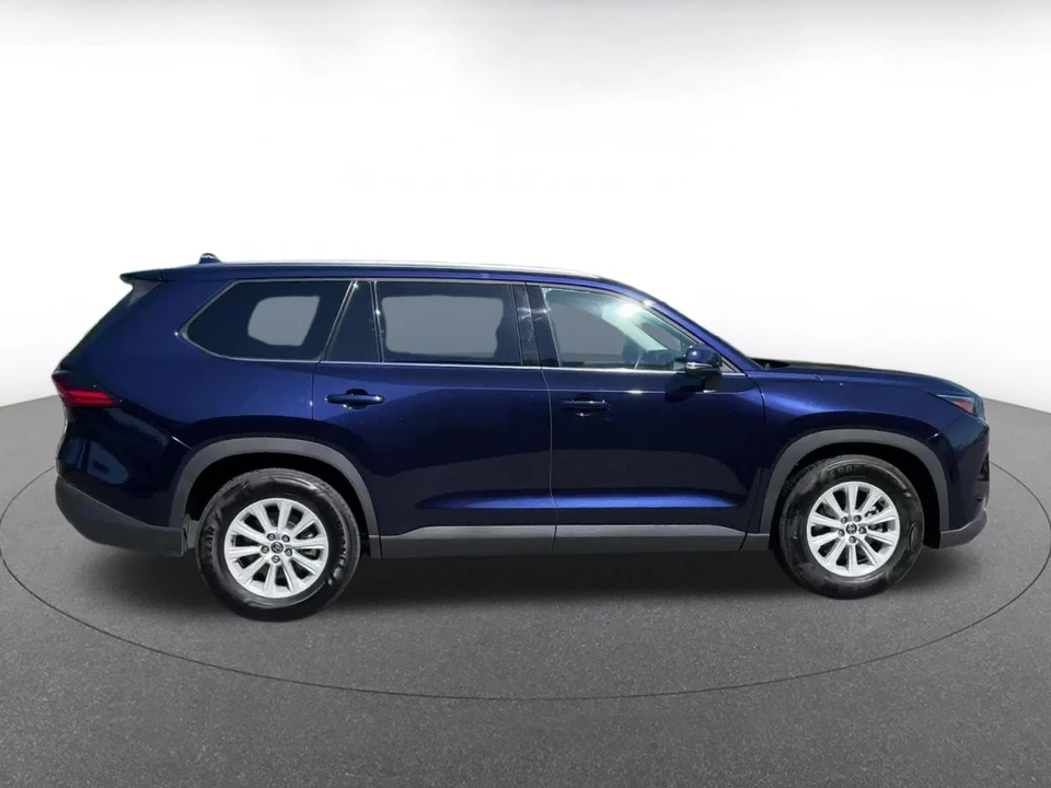 2025 Toyota Highlander - Image 13 of 31