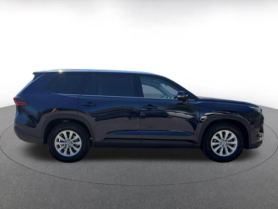 2025 Toyota Highlander - Image 12 of 31
