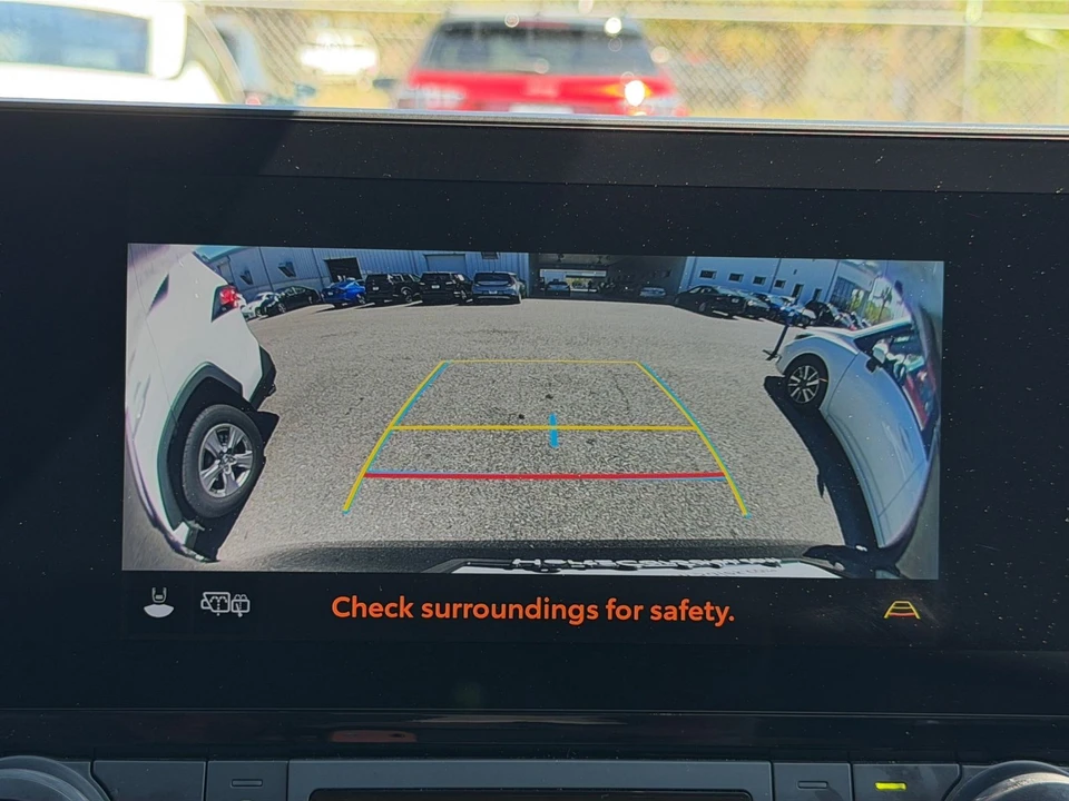 2025 Toyota Highlander - Image 20 of 31