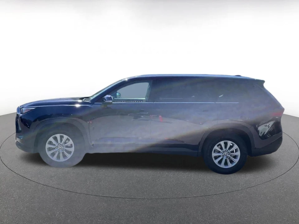 2025 Toyota Highlander - Image 6 of 31