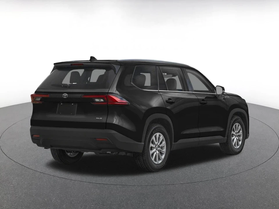 2025 Toyota Highlander - Image 2 of 15