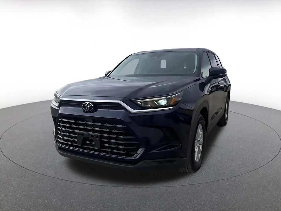 2025 Toyota Highlander - Image 5 of 31