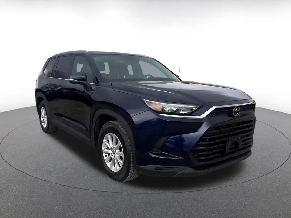 2025 Toyota Highlander - Image 3 of 31