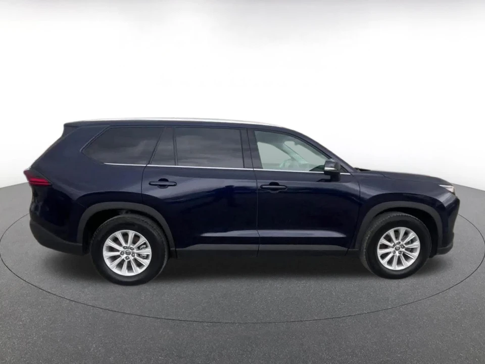 2025 Toyota Highlander - Image 13 of 31