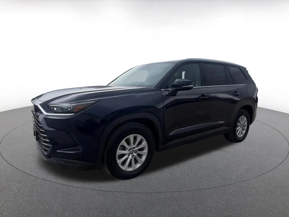 2025 Toyota Highlander - Image 6 of 31