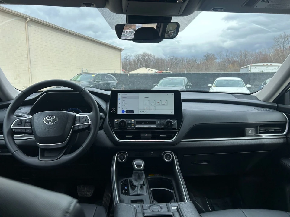 2025 Toyota Highlander - Image 31 of 31