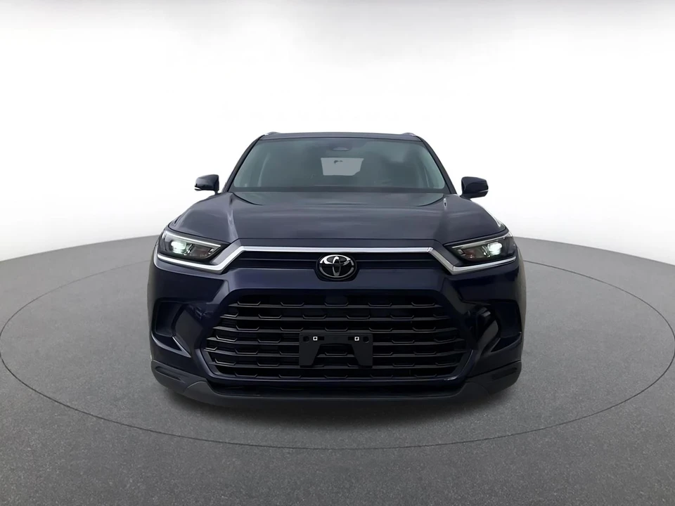 2025 Toyota Highlander - Image 4 of 31