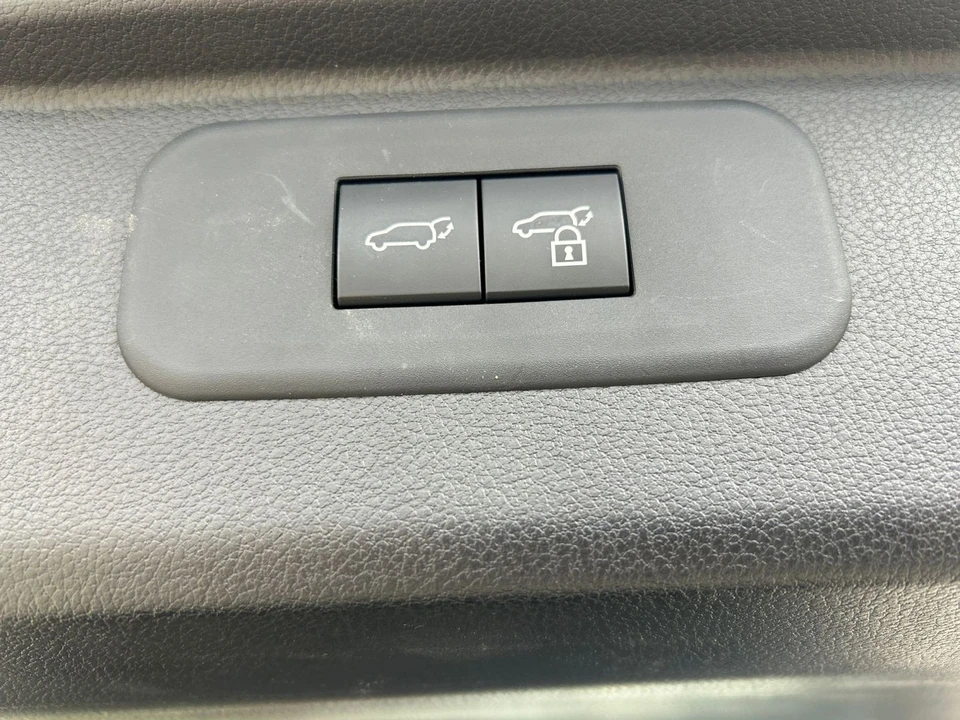 2025 Toyota Highlander - Image 20 of 31