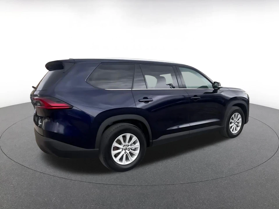 2025 Toyota Highlander - Image 12 of 31