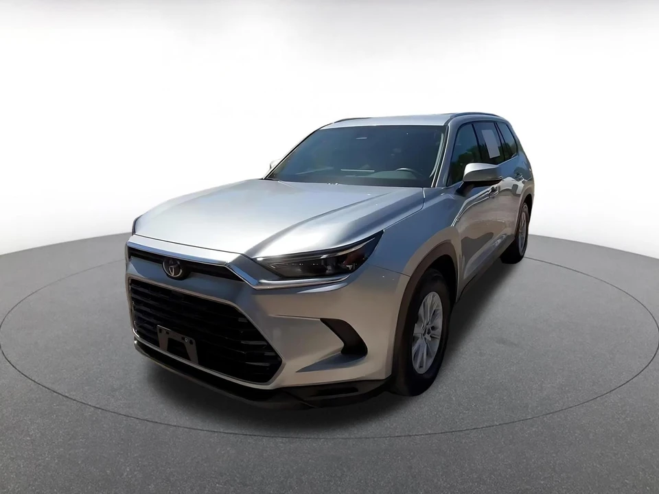 2025 Toyota Highlander - Image 5 of 31