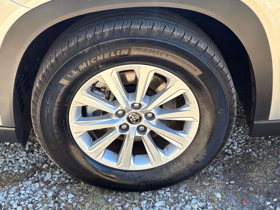 2025 Toyota Highlander - Image 30 of 31