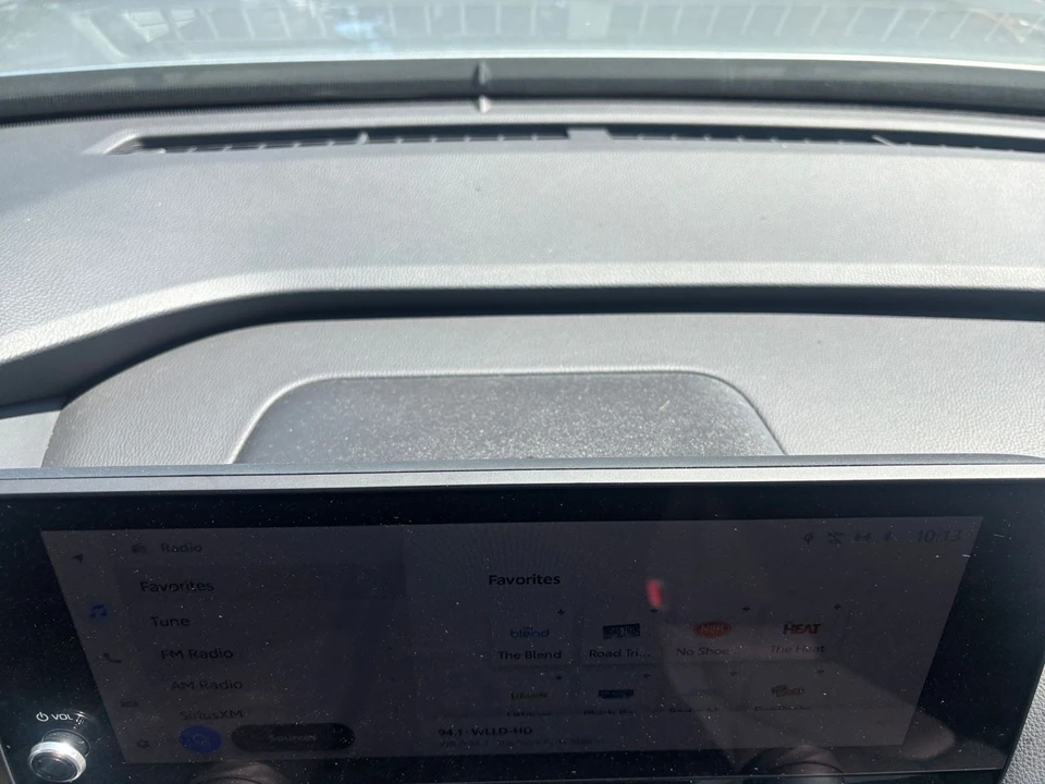 2025 Toyota Highlander - Image 16 of 31