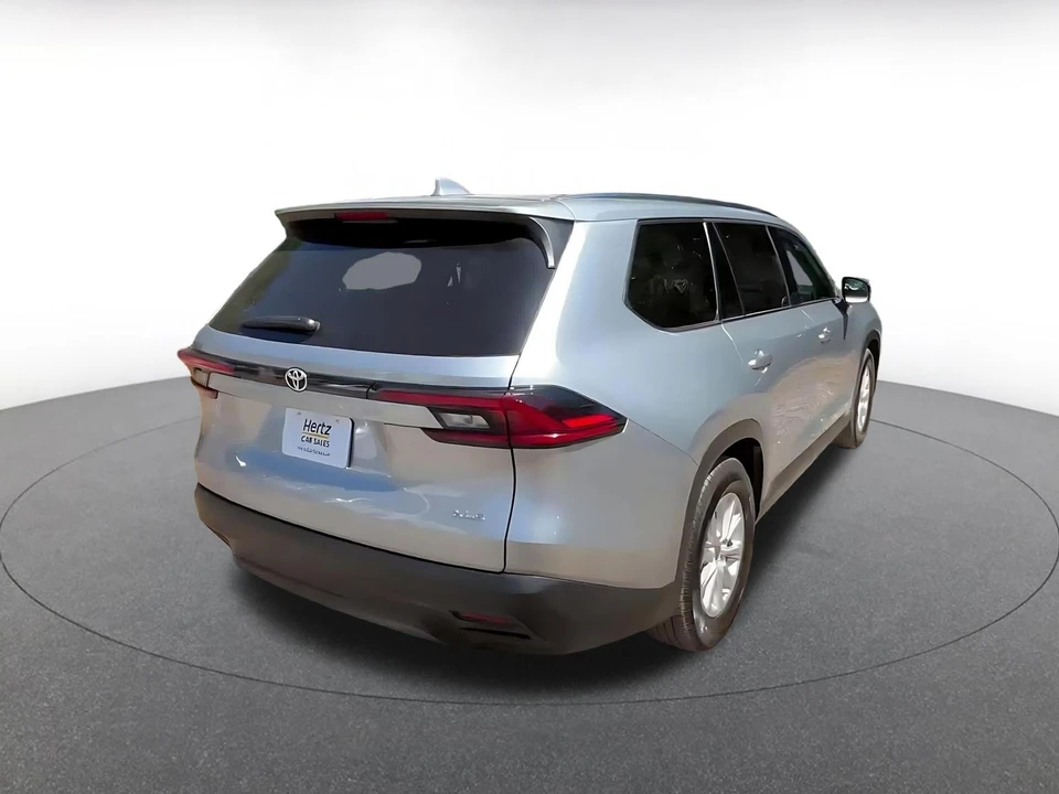 2025 Toyota Highlander - Image 13 of 31