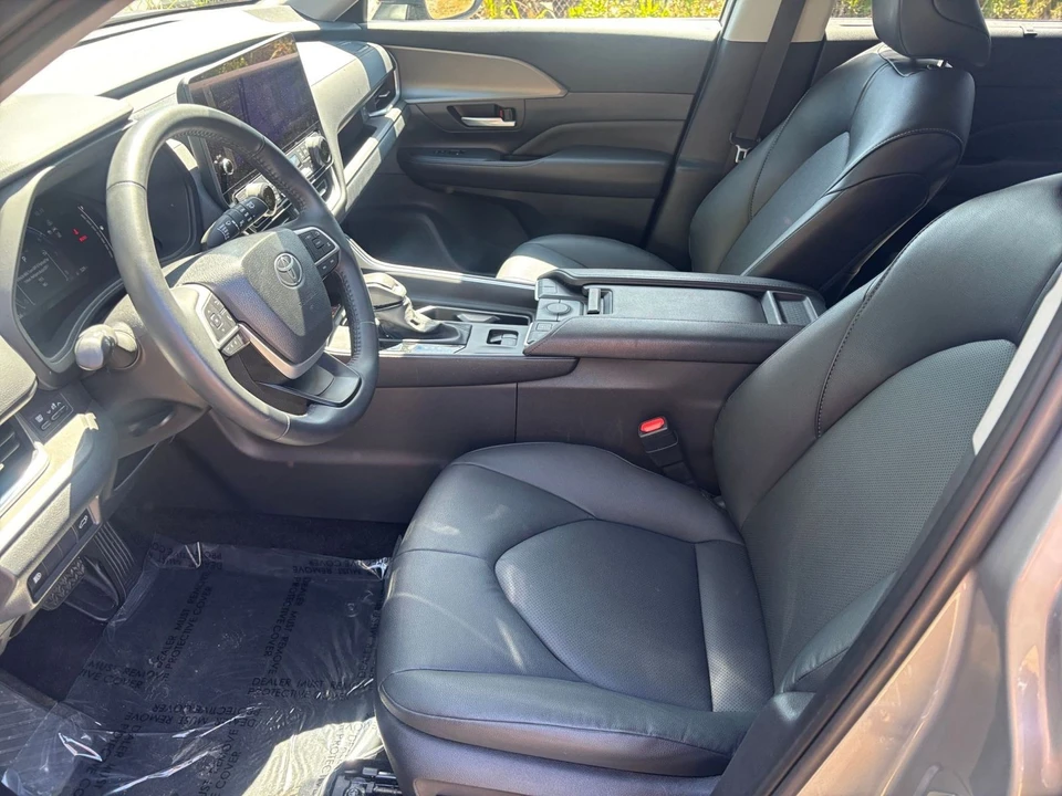2025 Toyota Highlander - Image 31 of 31