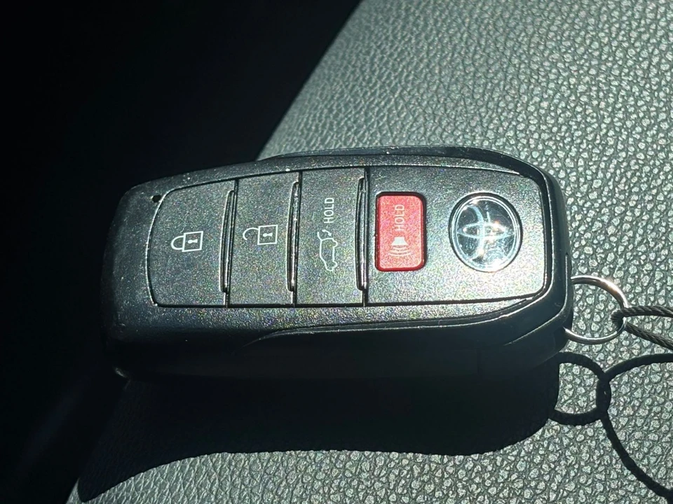 2025 Toyota Highlander - Image 24 of 31