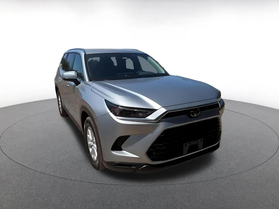 2025 Toyota Highlander - Image 3 of 31