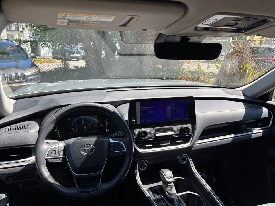 2025 Toyota Highlander - Image 31 of 31