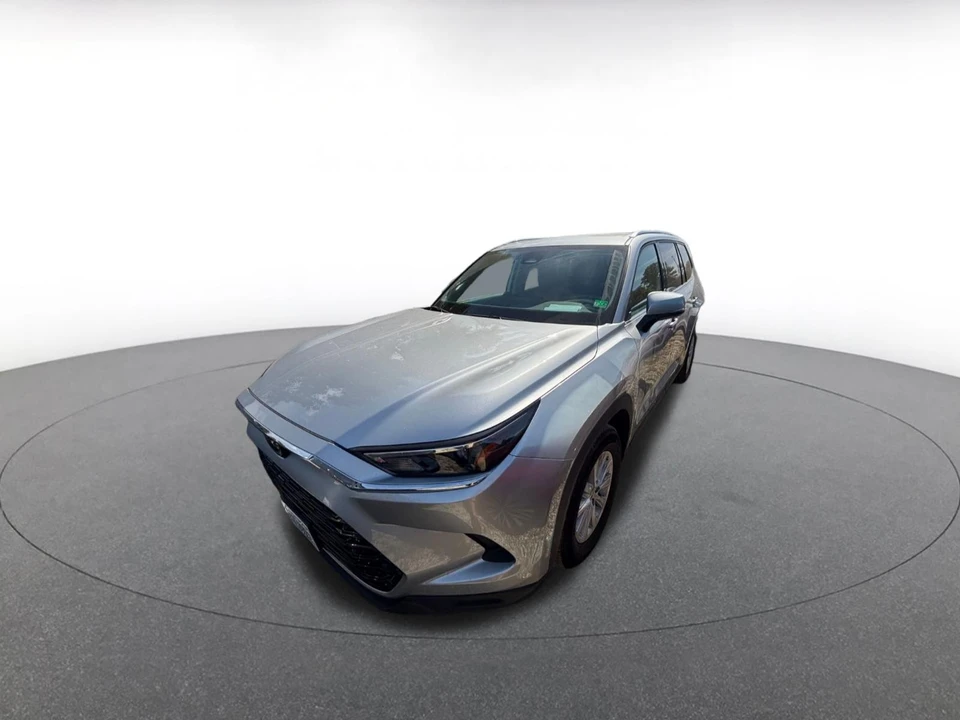 2025 Toyota Highlander - Image 3 of 10
