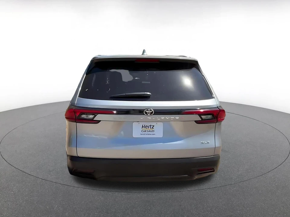 2025 Toyota Highlander - Image 14 of 31