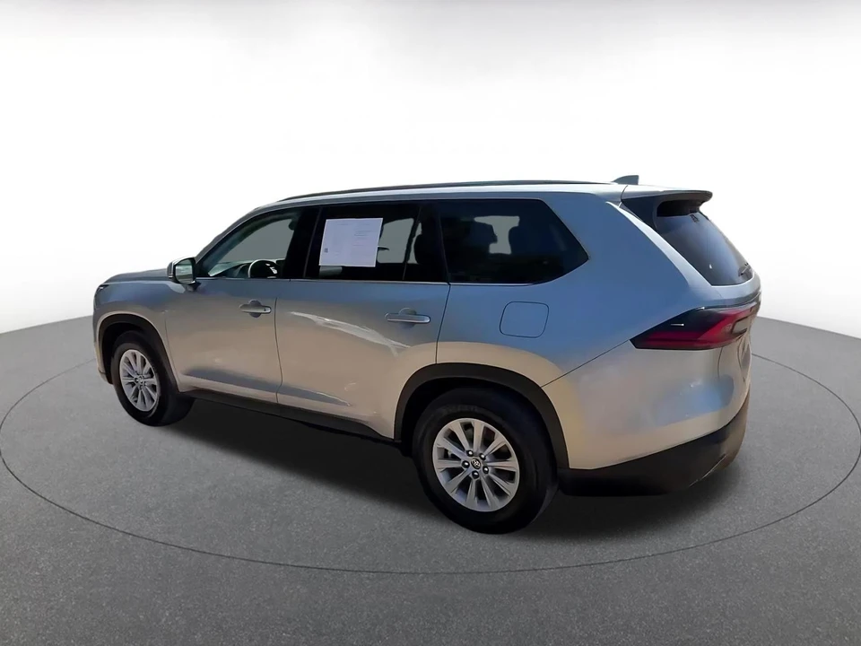 2025 Toyota Highlander - Image 12 of 31