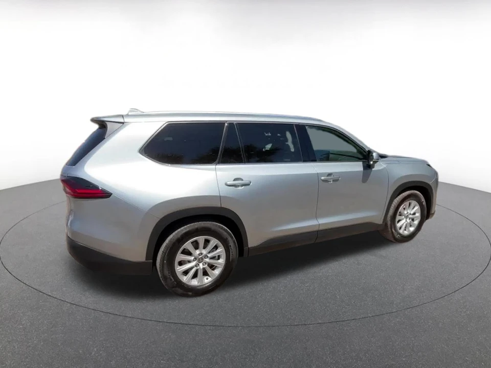 2025 Toyota Highlander - Image 17 of 31