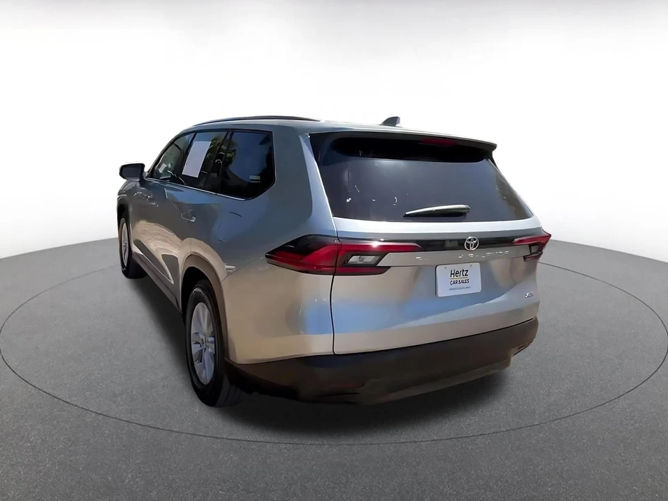2025 Toyota Highlander - Image 13 of 31