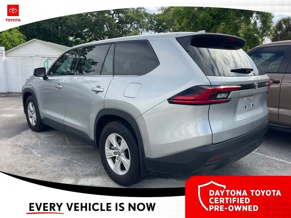 2025 Toyota Highlander - Image 9 of 10