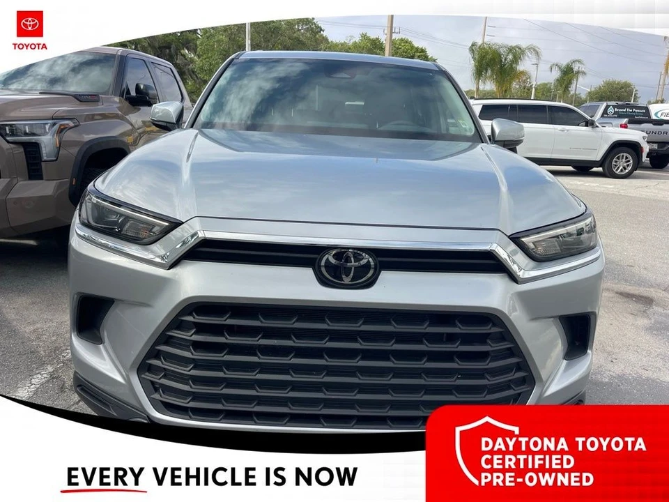2025 Toyota Highlander - Image 3 of 10