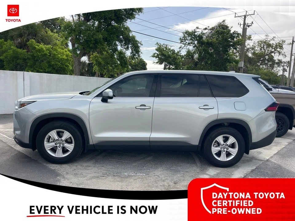 2025 Toyota Highlander - Image 5 of 10