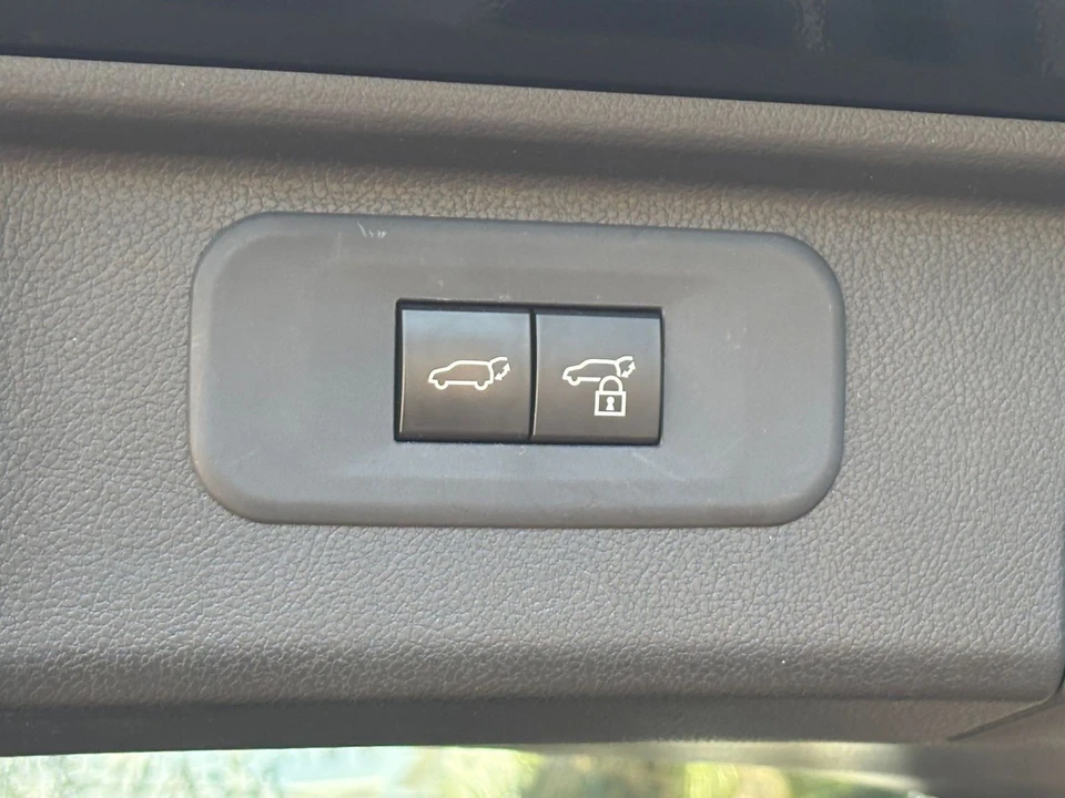 2025 Toyota Highlander - Image 20 of 31