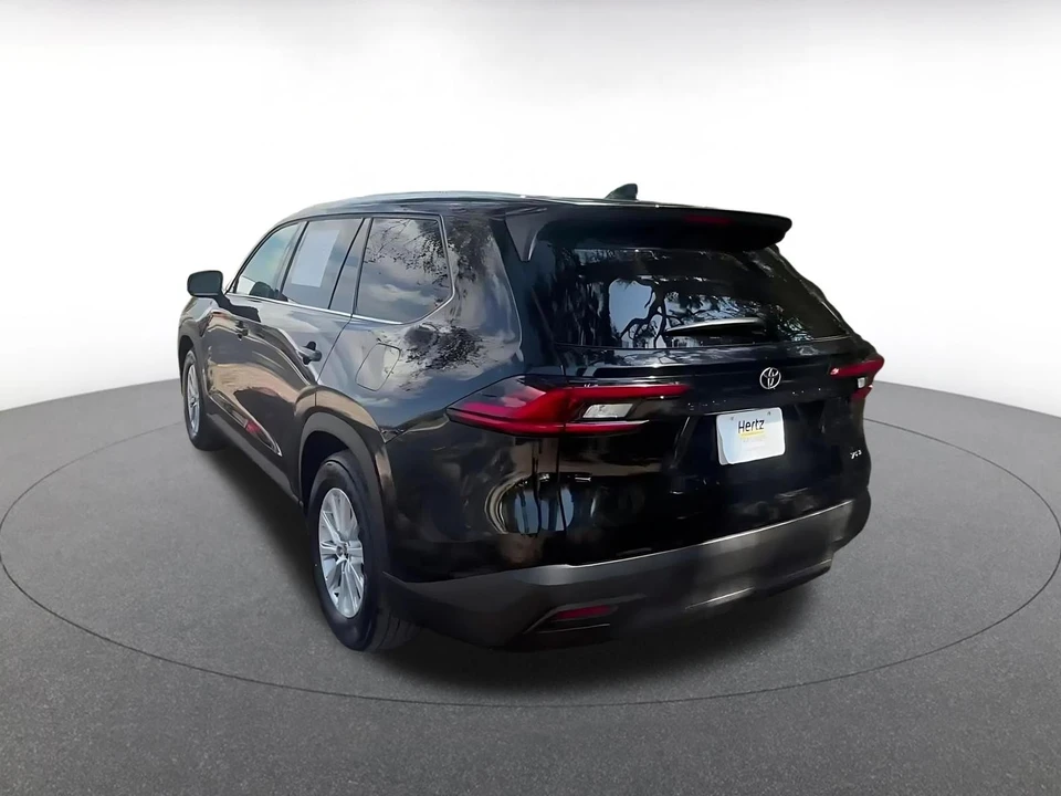2025 Toyota Highlander - Image 9 of 31