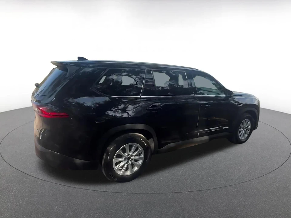 2025 Toyota Highlander - Image 12 of 31