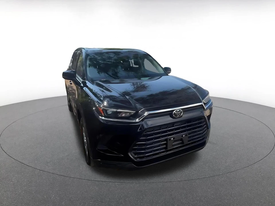 2025 Toyota Highlander - Image 3 of 31