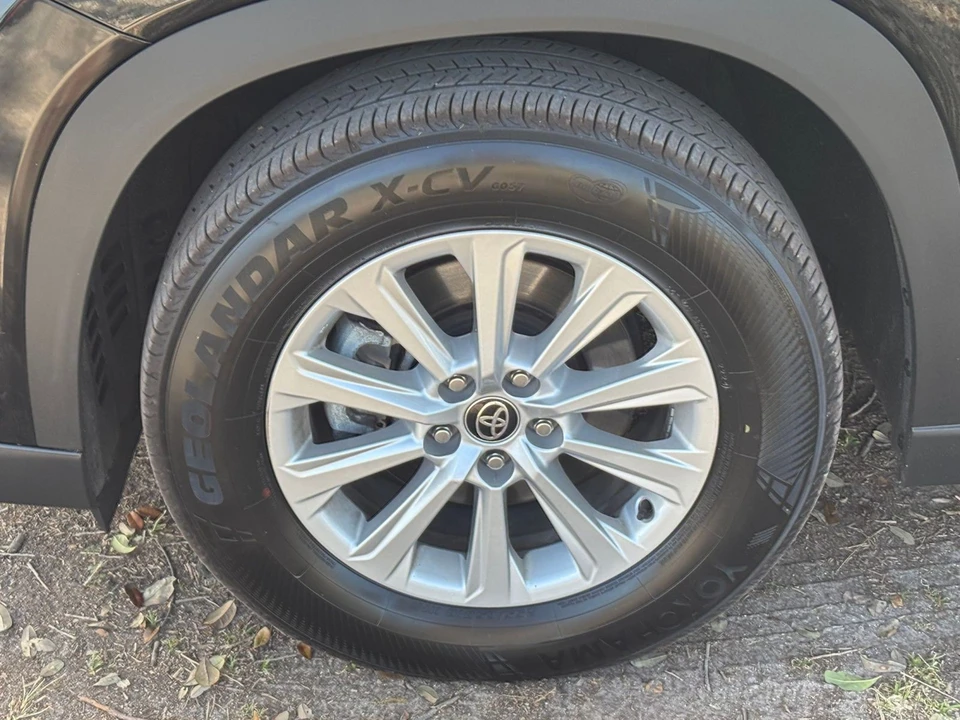 2025 Toyota Highlander - Image 28 of 31