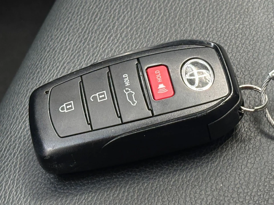2025 Toyota Highlander - Image 18 of 31