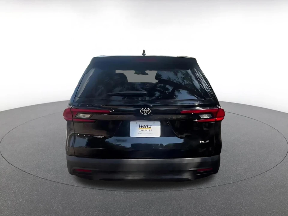 2025 Toyota Highlander - Image 10 of 31