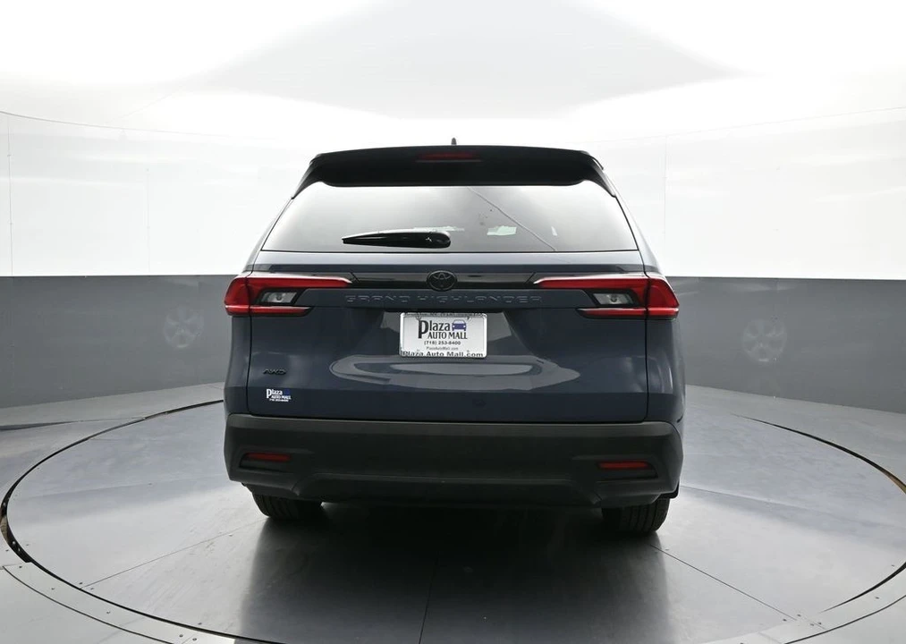 2025 Toyota Highlander - Image 7 of 12